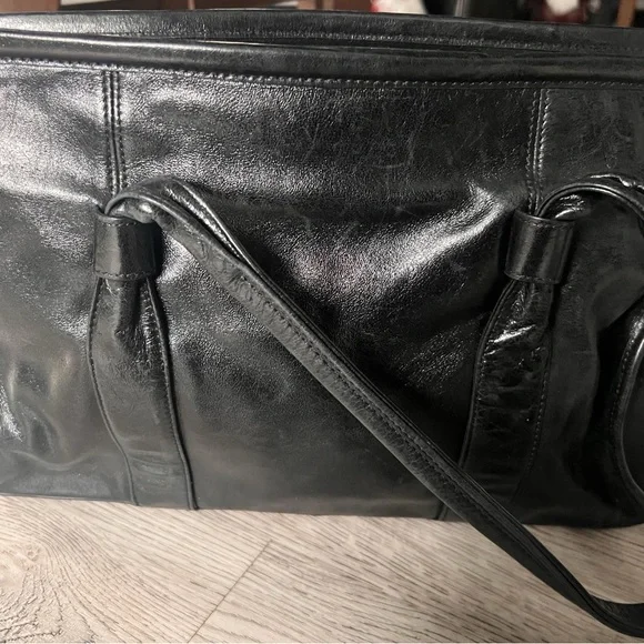 Stylish Black and Beige Tote Bag - Picture 4 of 10